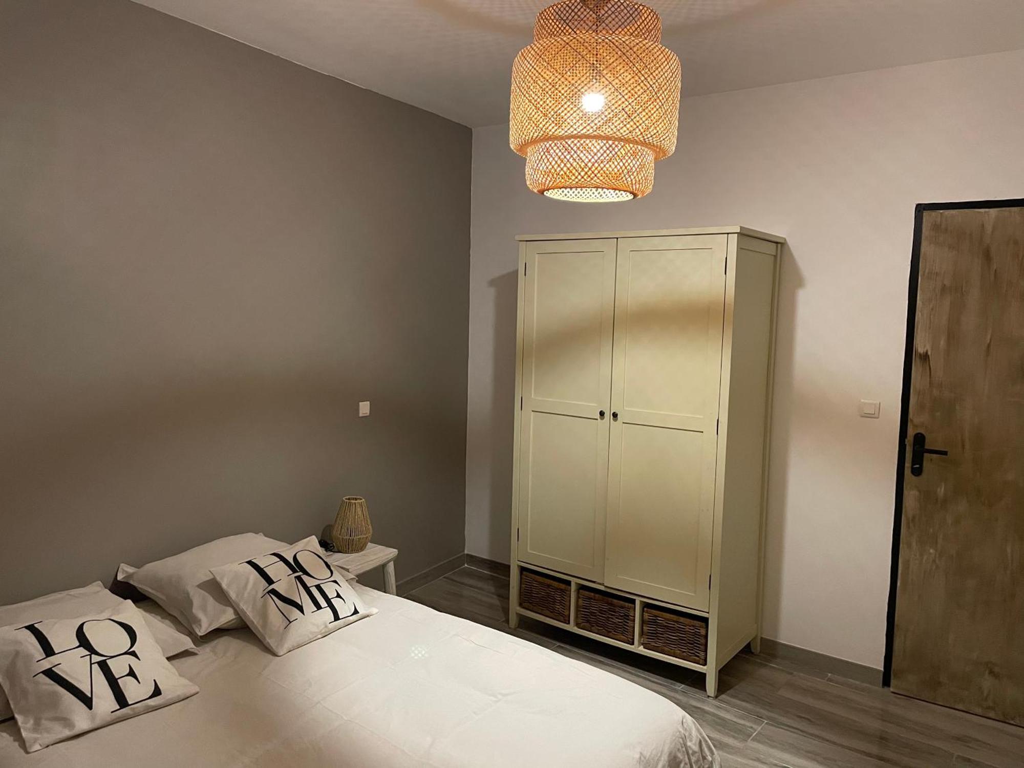 Appartement Coquet Dans Le Centre De Mèze Extérieur photo